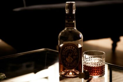 Whisky Oxidation: How Long Does an Open Bottle Last? (Deep Dive 2026)