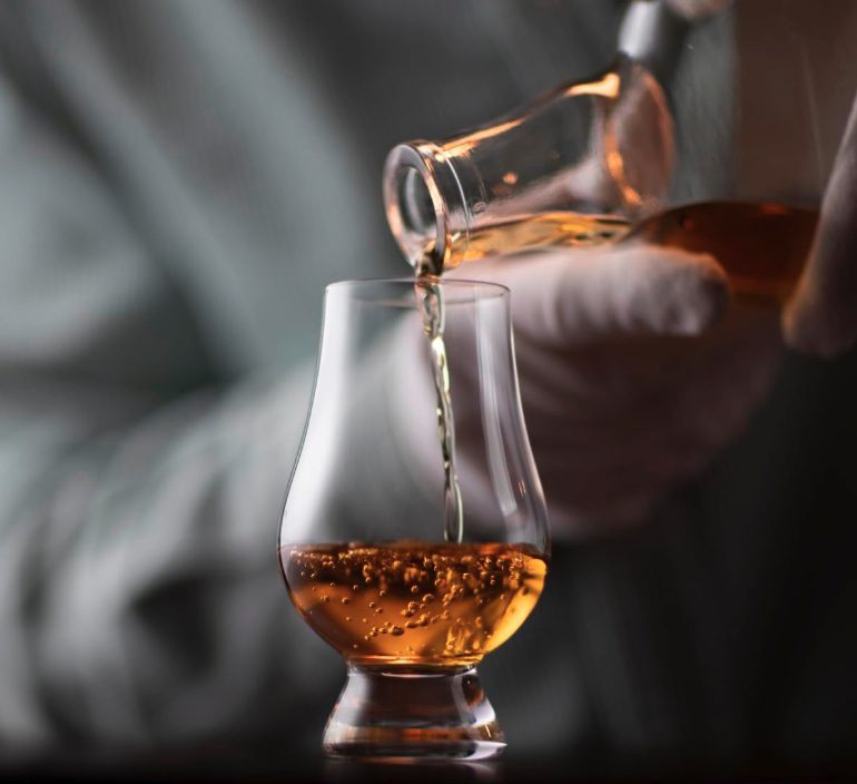 Best Whisky Glasses: Glencairn vs Tumbler vs Copita (2026) 1 Comparison of the best whisky glasses including Glencairn and Tumbler