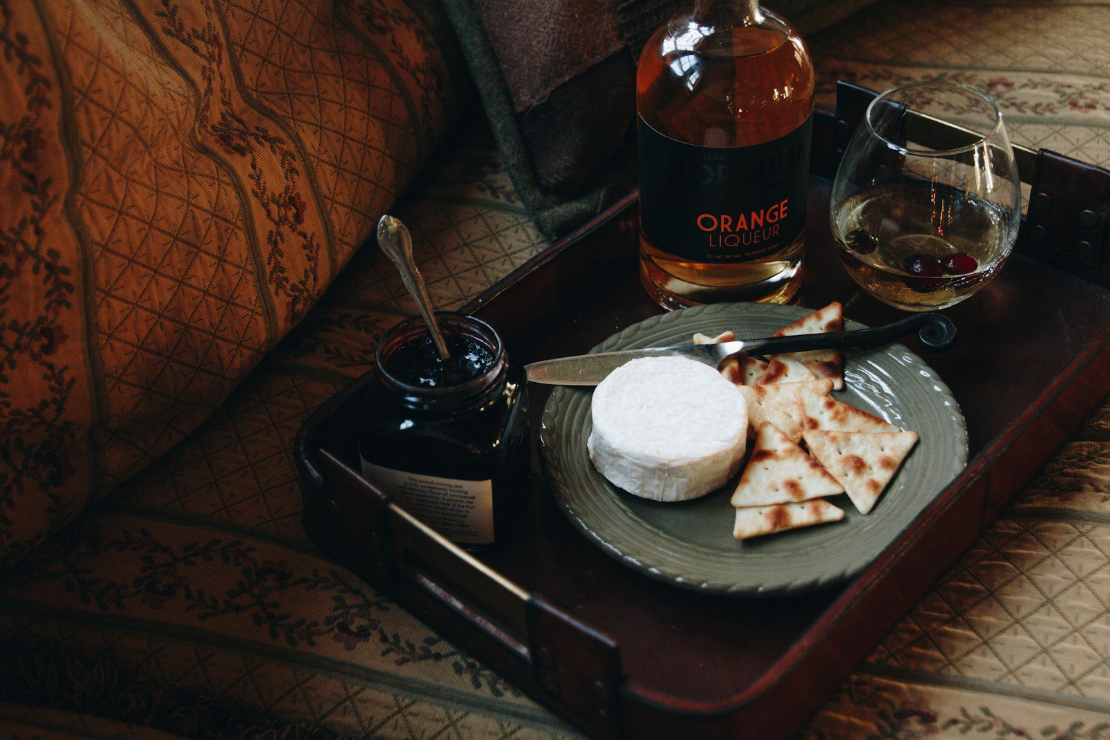 Whisky tasting food pairings including chocolate and nuts