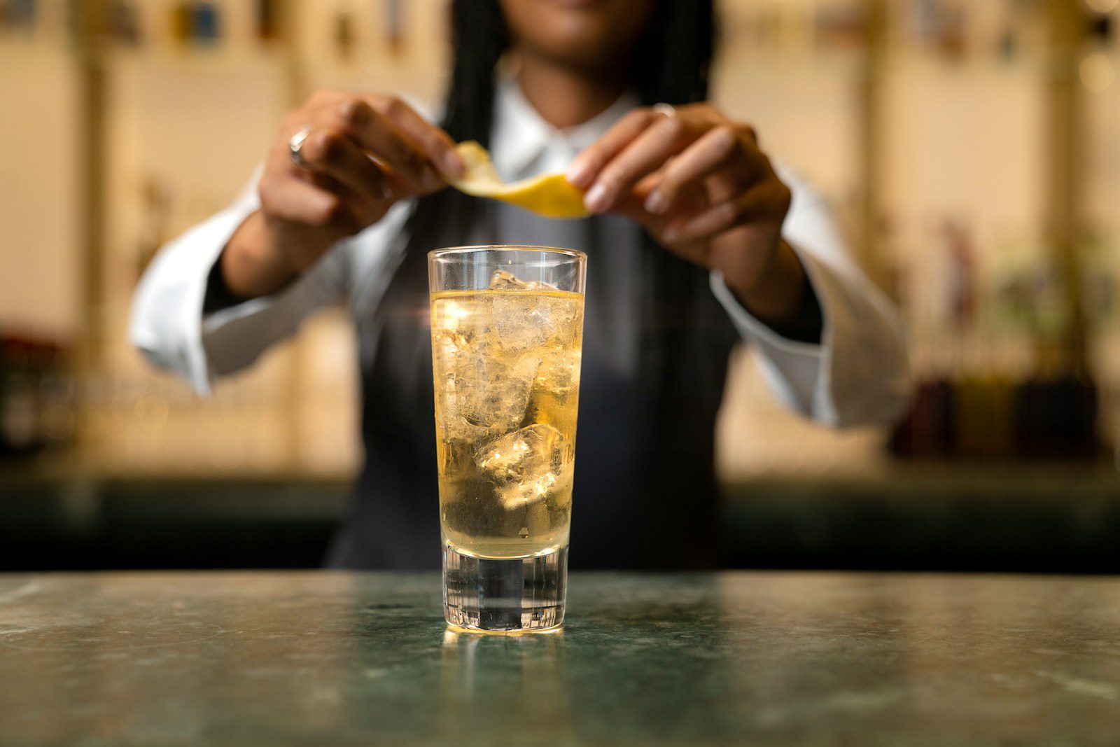 The Whisky Highball: How to Perfect the Japanese Serve (2026) 1 A perfect Japanese Whisky Highball recipe with clear ice and lemon garnish
