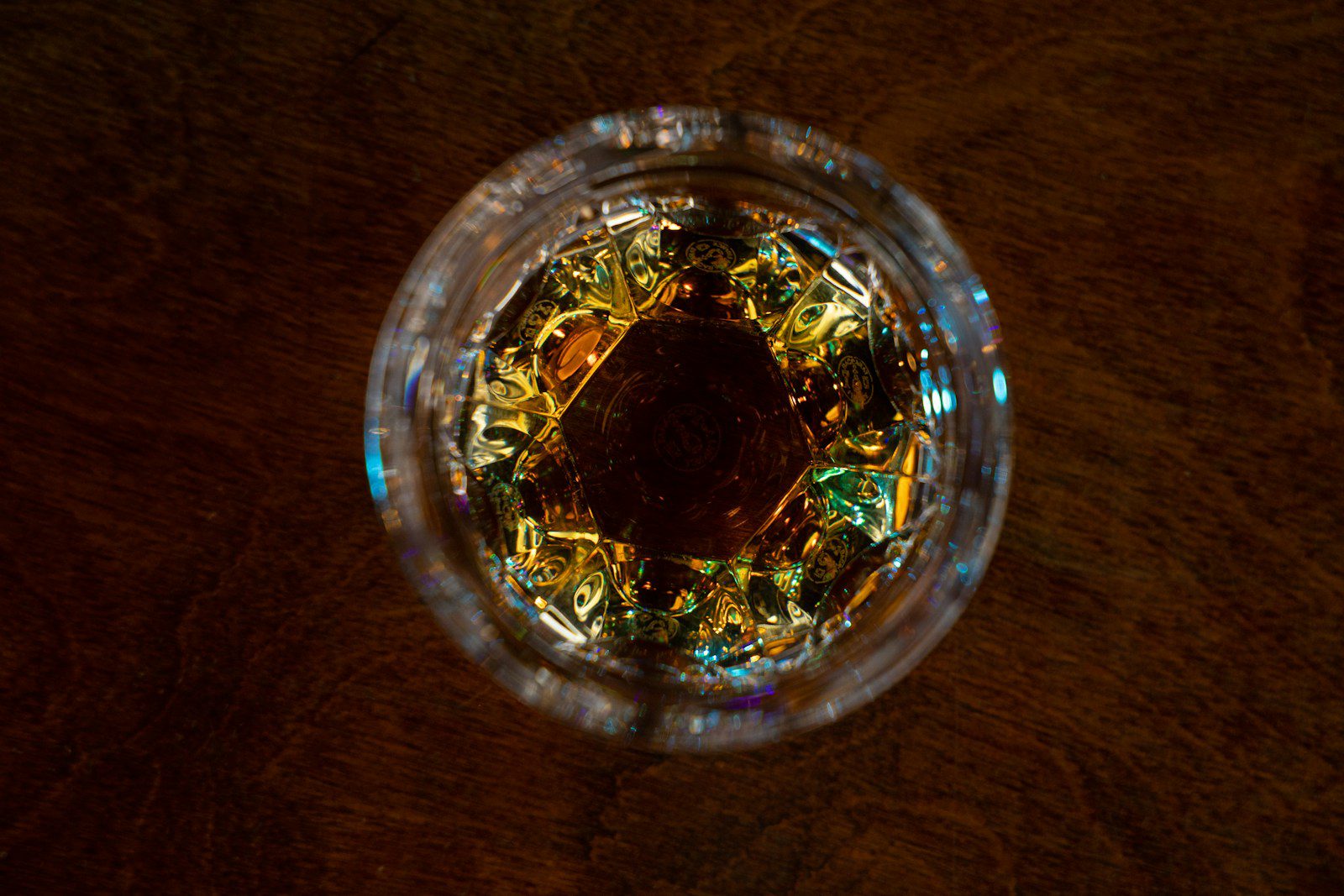 A glass of whisky served neat without ice