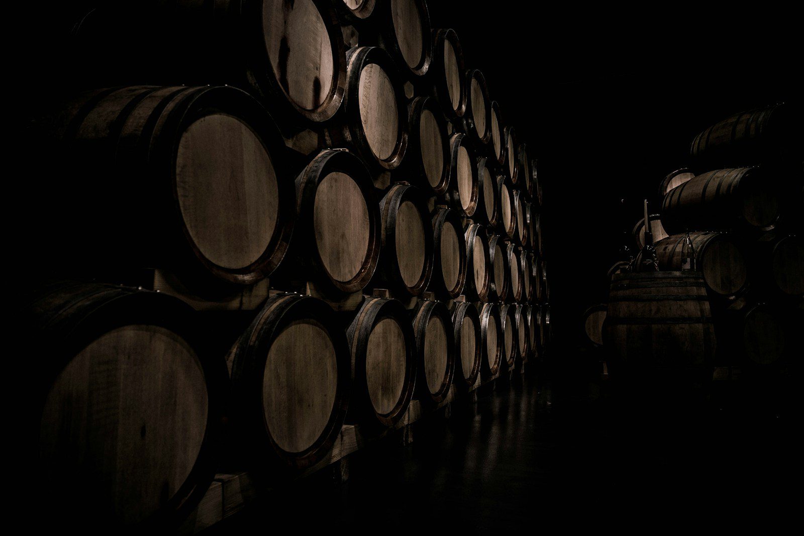 Barrels in a warehouse demonstrating the Angels Share Whisky evaporation
